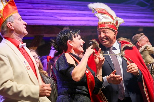 Hochprozentiges Prinzenpaar- Prinzessin Wilma, I., die plaudernde Biomaid aus sder Welser Haid und Prinz Gerhard I., der King von Schnaps und edlem Gin
